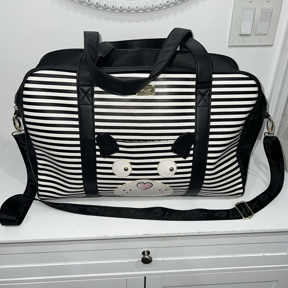 luv betsey by betsey johnson Large Traveler Bag Purse Shoulder bag Gym bag